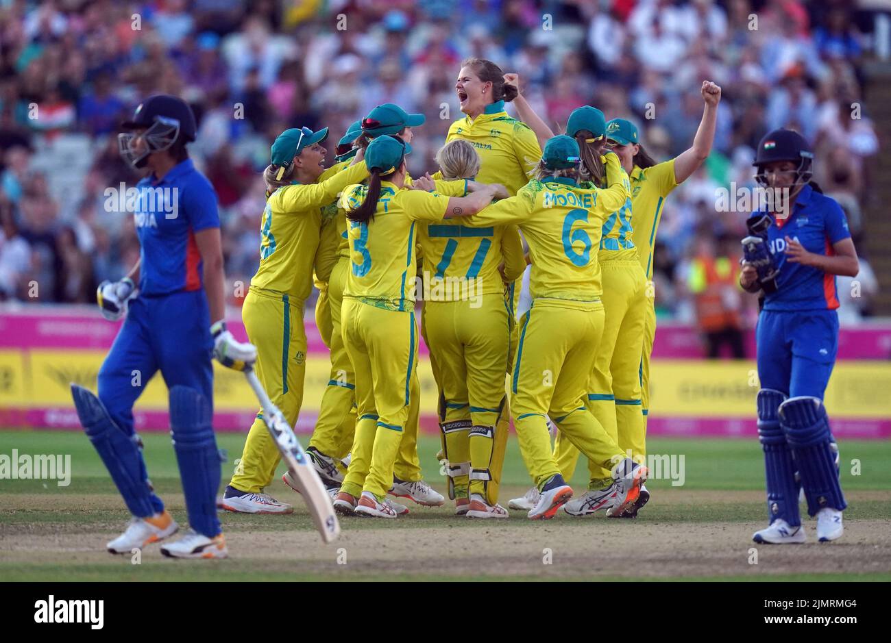 Australia players celebrate winning the Gold medal after defeating India at Edgbaston Stadium on day ten of 2022 Commonwealth Games in Birmingham. Picture date: Sunday August 7, 2022. Stock Photo