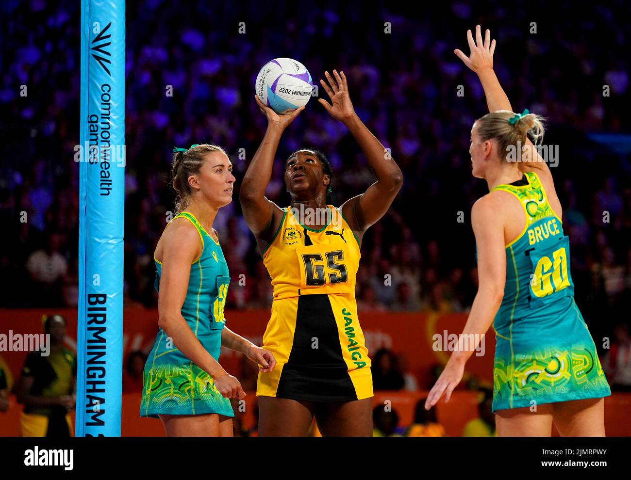 Jamaica's Jhaniele Fowler (centre) in action during the Netball Gold Medal match against Australia at The NEC Arena on day ten of the 2022 Commonwealth Games in Birmingham. Picture date: Sunday August 7, 2022. Stock Photo