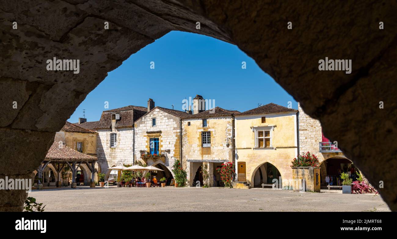 View of the Place des Cornieres Square in the historic city center of Monpazier Stock Photo