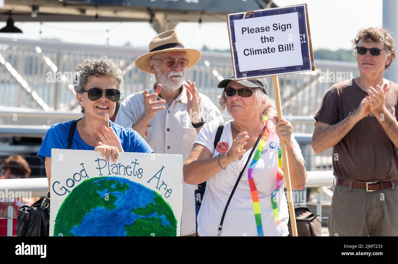 August 4, 2022. Salem, Massachusetts Environmental activists from MassPowerForward, Salem Alliance for the Environment (SAFE), UU Mass Action, 350 Mas Stock Photo