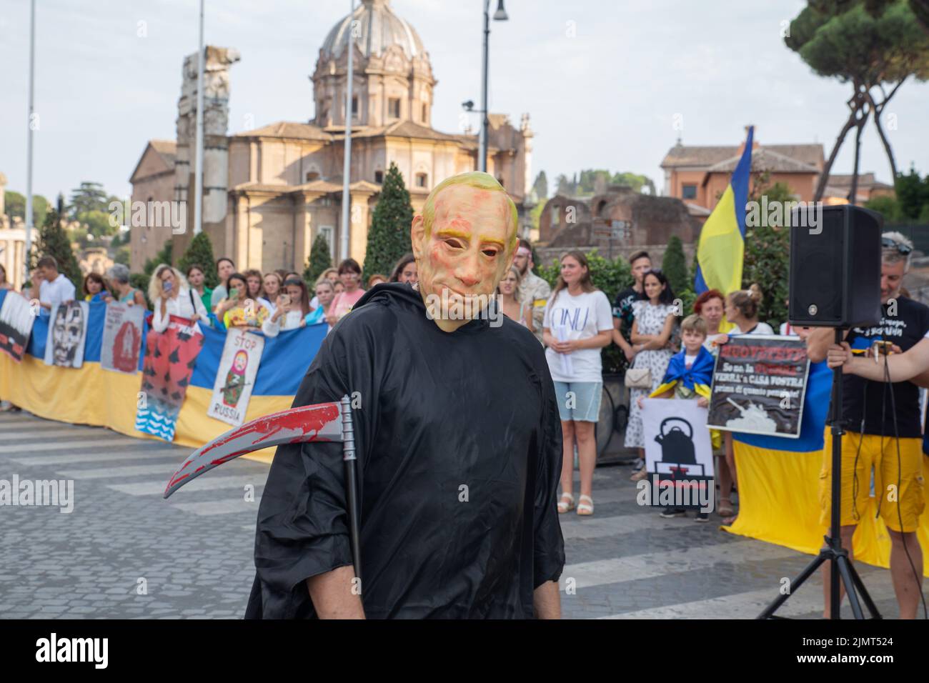Rome, Italy. 07th Aug, 2022. A moment of flashmob organized by Ukrainian community in Rome (Photo by Matteo Nardone/Pacific Press) Credit: Pacific Press Media Production Corp./Alamy Live News Stock Photo