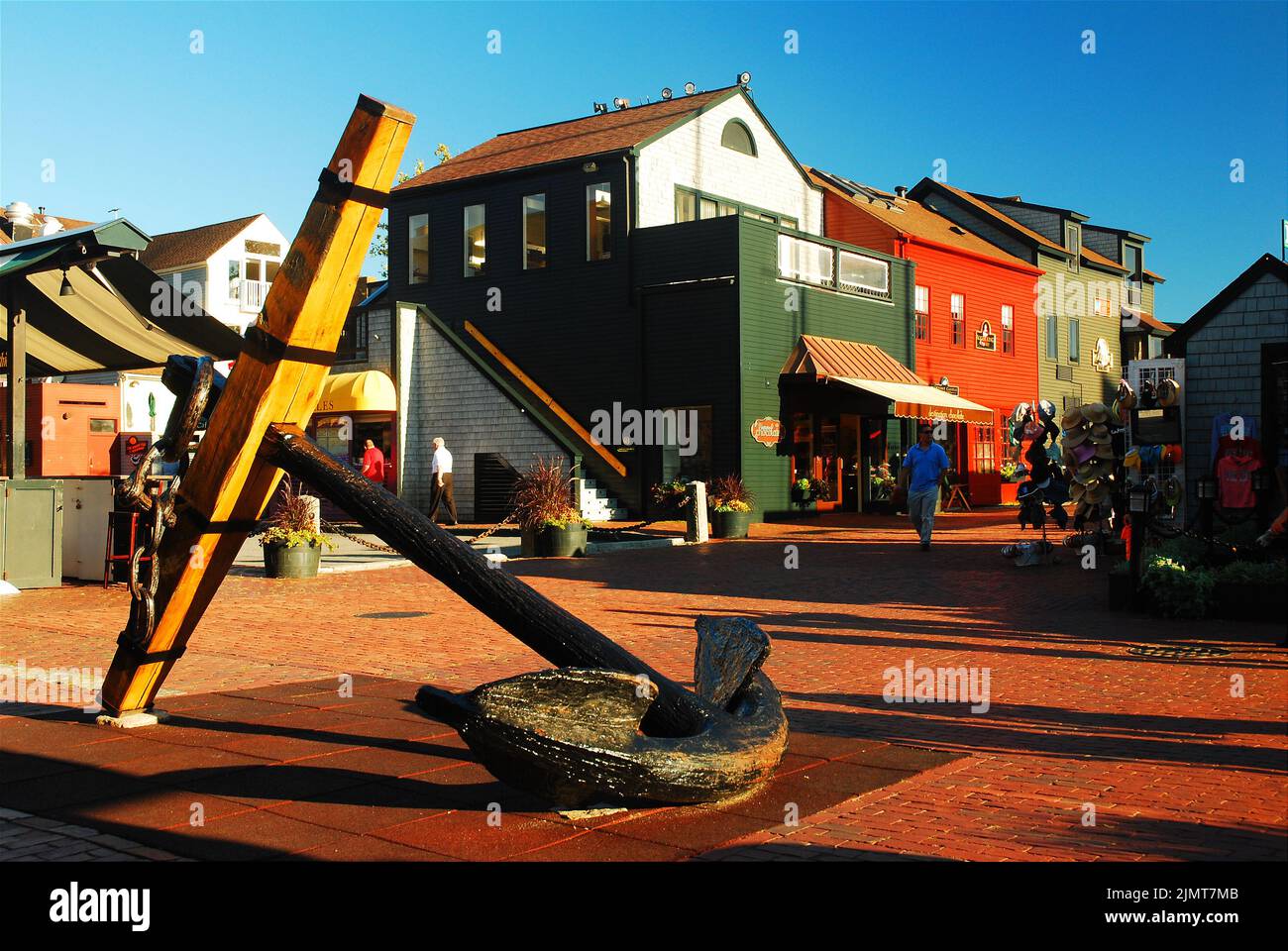 A large anchor serves as a centerpiece in the middle of Bowens Wharf in the charming town of Newport, Rhode Island Stock Photo