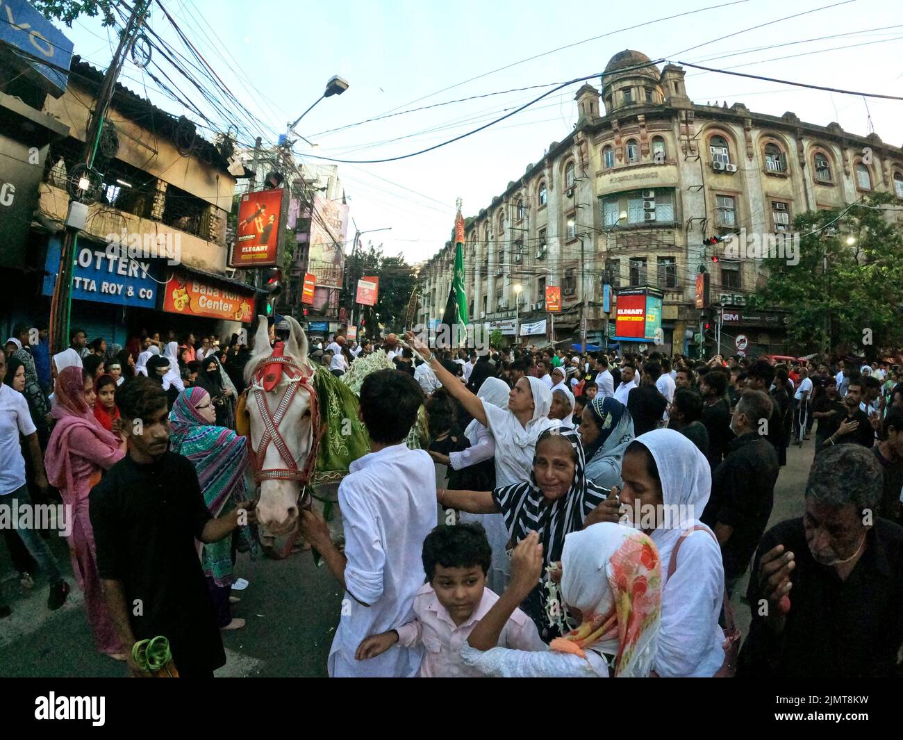 kolkata-india-07th-aug-2022-shia-muslims-participate-in-a-religious