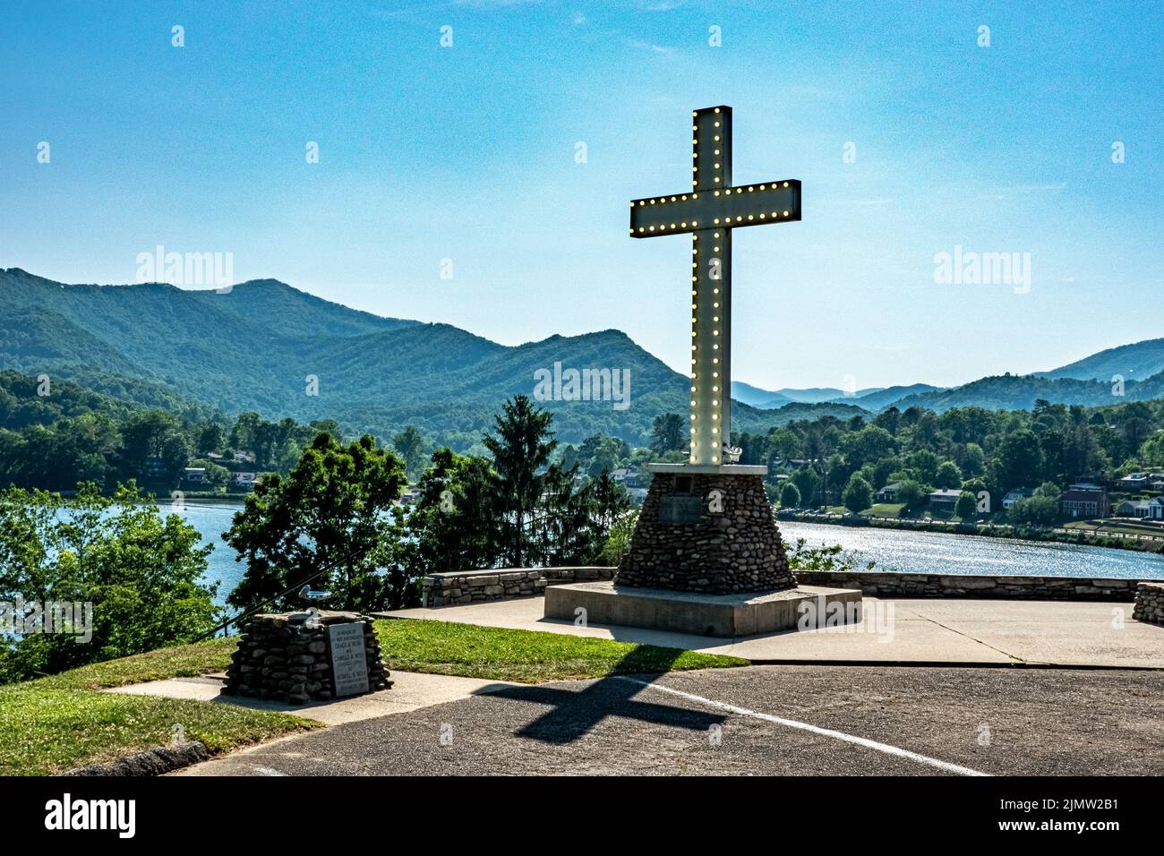 Lake Junaluska cross in western north Carolina Stock Photo