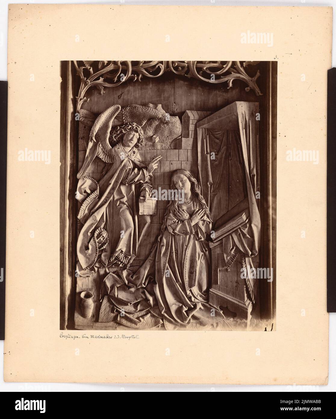 Unknown photographer, altar wing from the Herrgottskirche in Creglingen (without date): View of the lower inner panel from the left altar wing with the proclamation scene of the Marien altar by Tillmann Riemenschneider. Photo on paper, 38 x 32.6 cm (including scan edges) unbek. Künstler : Altarflügel aus der Herrgottskirche, Creglingen Stock Photo