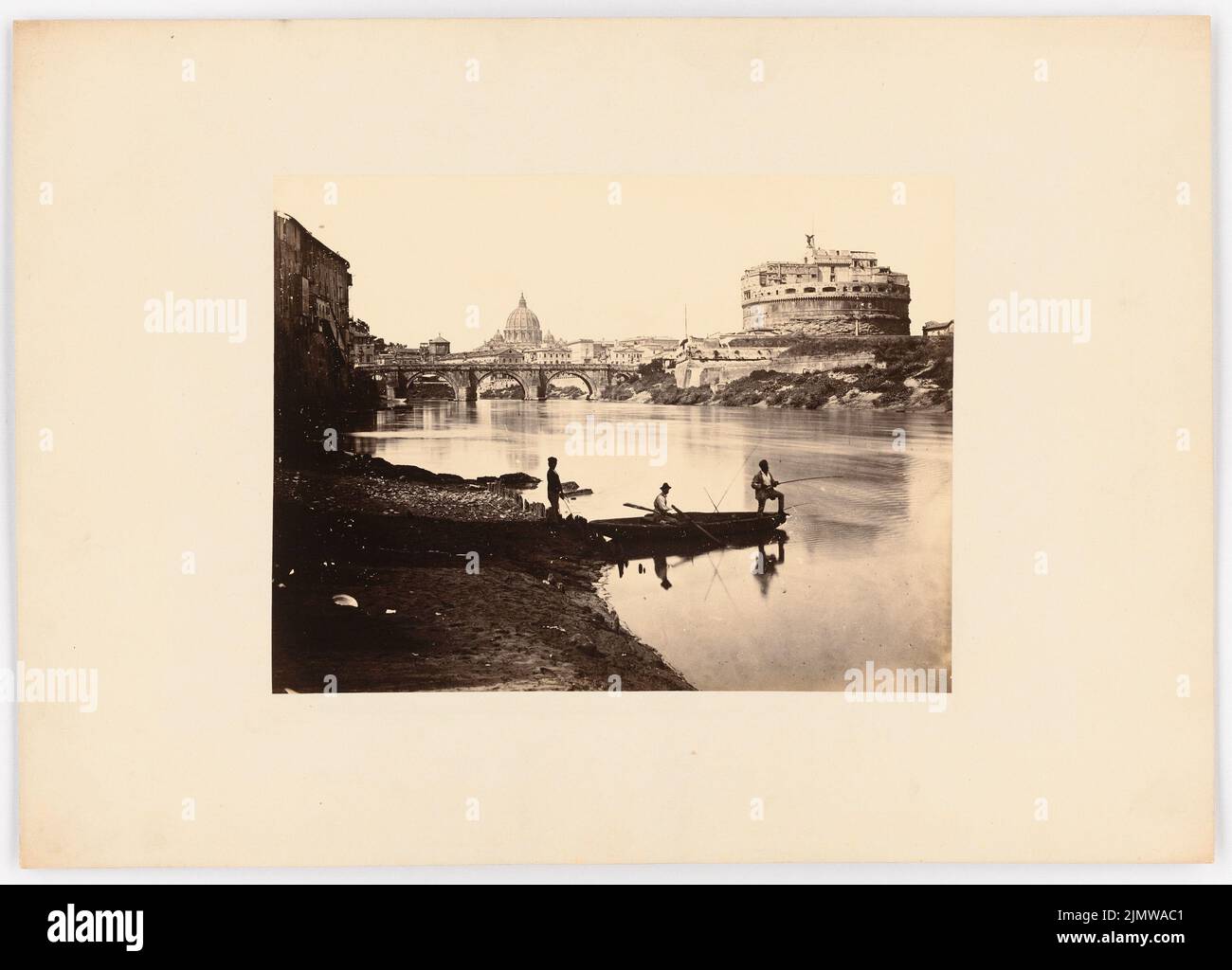 Unknown photographer, view of the Engelsburg, Engelsbrücke, Petersdom in Rome (without dat.): View of the city of Rome from the Tiber to the Engelsburg, Engelsbrücke and St. Peter's Basilica. Photo on paper, 33.2 x 46.2 cm (including scan edges) unbek. Fotograf : Ansicht der Engelsburg, Engelsbrücke, Petersdom, Rom Stock Photo