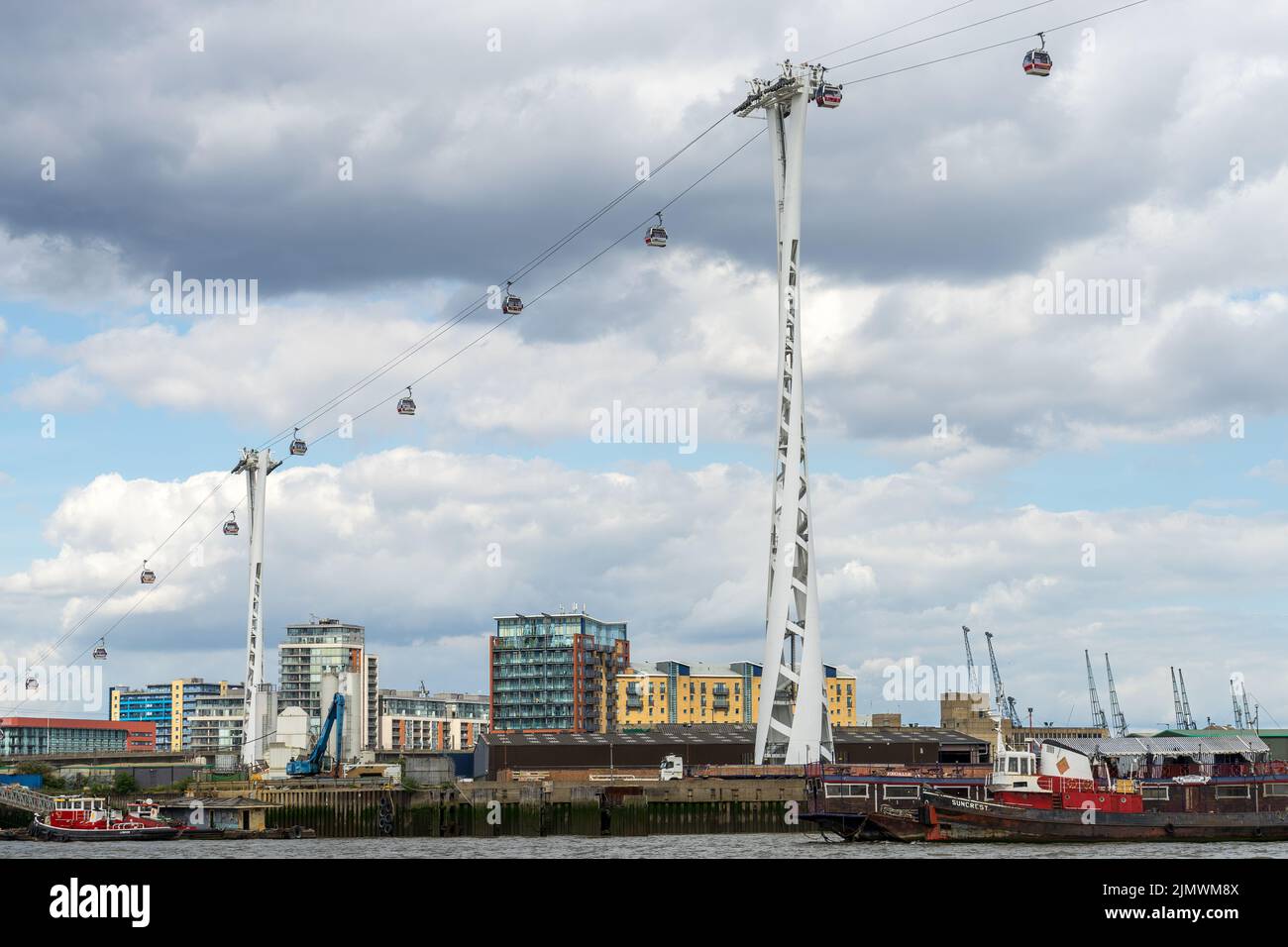 View of the London cable car over the River Thames Stock Photo Alamy