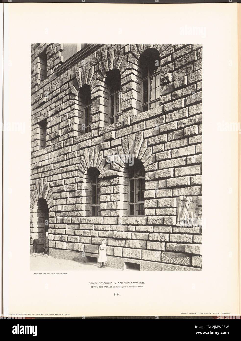 Hoffmann Ludwig (1852-1932), (not yet recorded) (1904): Not yet recorded (L.H., new buildings of the city of Berlin, Vol. III). Pressure on paper, 51.6 x 39.1 cm (including scan edges) Hoffmann Ludwig  (1852-1932): Gemeindeschule in der Wiclefstraße, Berlin. (Aus: Neubauten der Stadt Berlin, Bd. III, 1904) Stock Photo