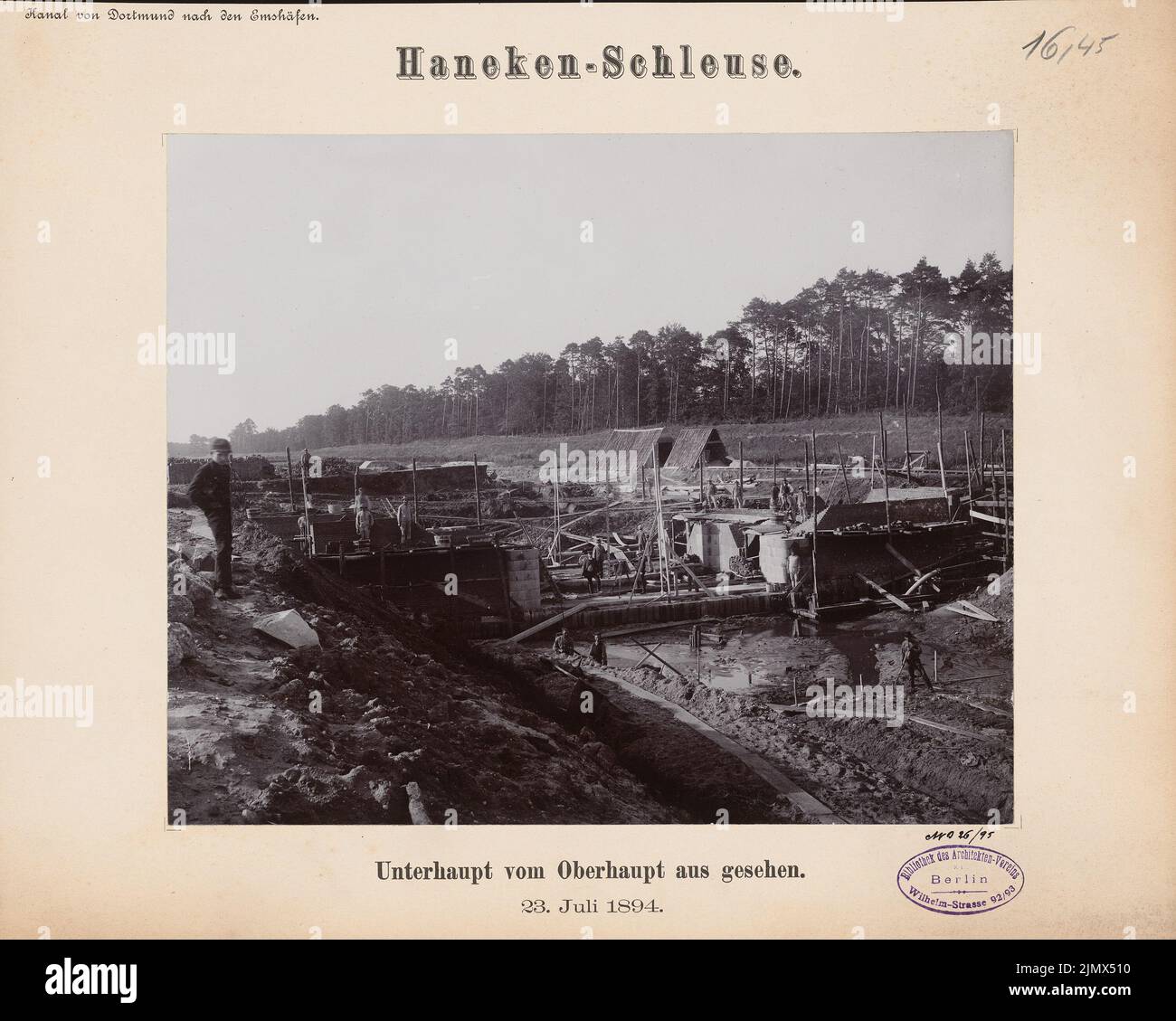 Unknown architect, Dortmund-Ems-Canal (without date): View. Photo on cardboard, 29.4 x 36.8 cm (including scan edges) N.N. : Dortmund-Ems-Kanal. Haneken-Schleuse, Hanekenfähr Stock Photo