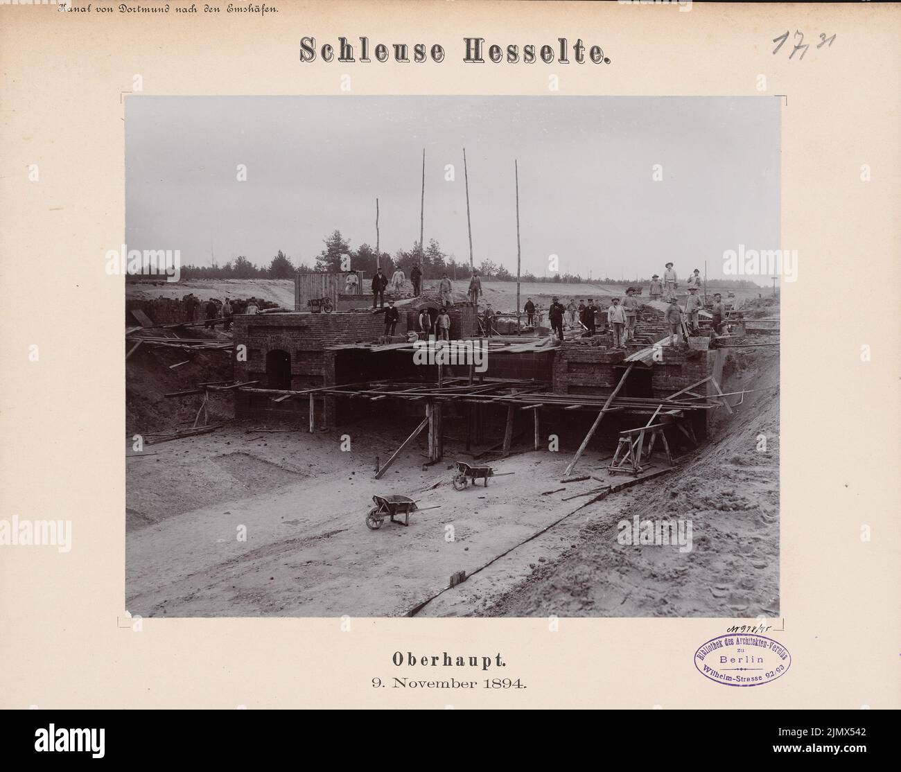 Unknown architect, Dortmund-Ems-Canal (without date): View. Photo on cardboard, 29.1 x 36.9 cm (including scan edges) N.N. : Dortmund-Ems-Kanal. Schleuse, Hesselte Stock Photo