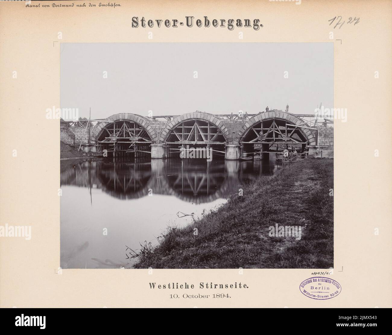 Unknown architect, Dortmund-Ems-Canal (without date): View. Photo on cardboard, 29.1 x 37.1 cm (including scan edges) N.N. : Dortmund-Ems-Kanal. Kanalbrücke über die Stever, Daldrup Stock Photo