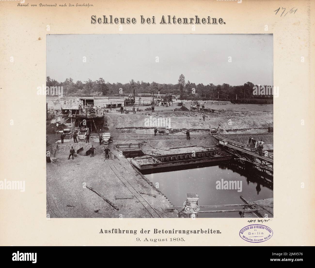 Unknown architect, Dortmund-Ems-Canal (without date): Photography of the construction work. Photo on cardboard, 29.2 x 37.3 cm (including scan edges) N.N. : Dortmund-Ems-Kanal. Schleuse, Altenrheine Stock Photo