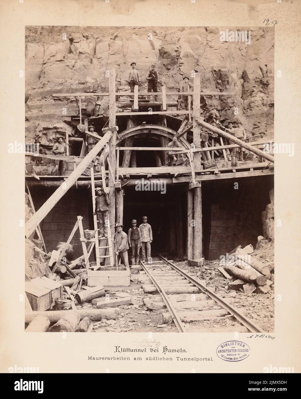 Unknown architect, Klüttunnel in Hameln (without date): Photography of the construction work. Photo on cardboard, 37.3 x 30.2 cm (including scan edges) N.N. : Nebenbahn Hameln-Lage. Klüttunnel, Hameln Stock Photo