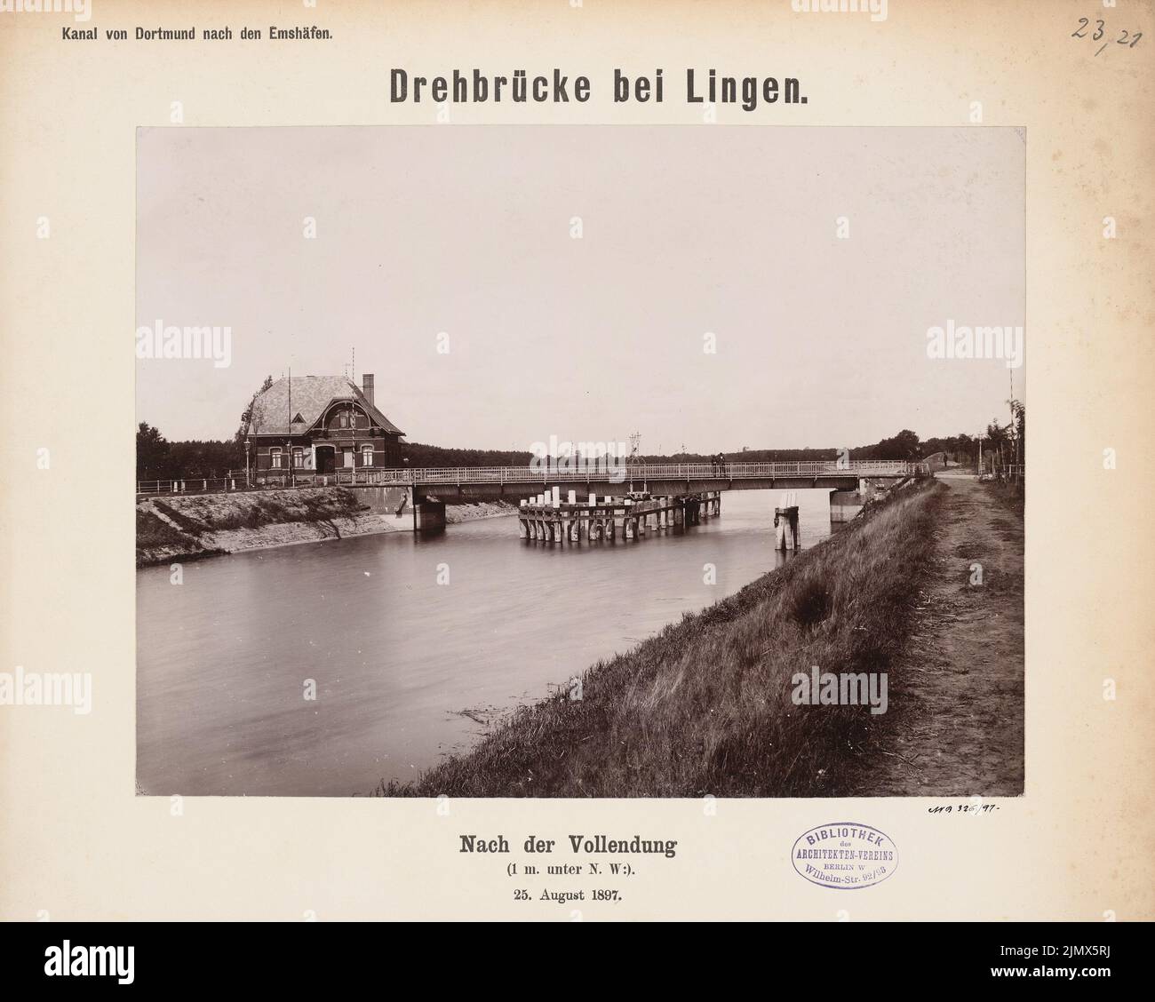 Unknown architect, Dortmund-Ems-Canal (without date): View. Photo on cardboard, 29.4 x 36.9 cm (including scan edges) N.N. : Dortmund-Ems-Kanal. Drehbrücke, Lingen Stock Photo