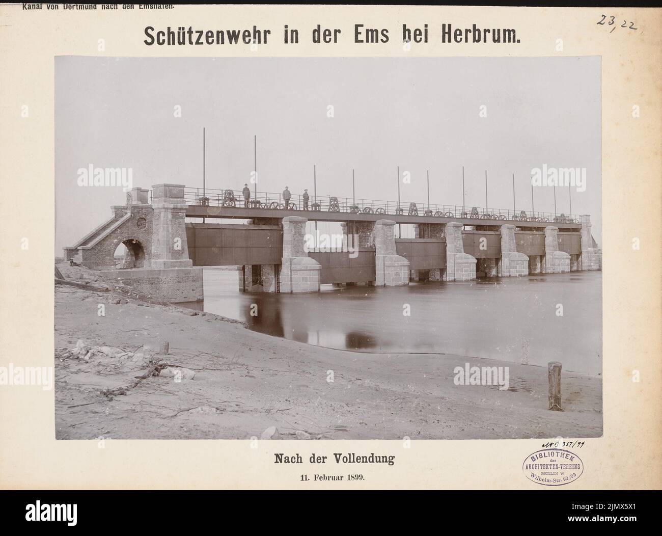 Unknown architect, Dortmund-Ems-Canal (without date): View. Photo on cardboard, 27.6 x 37.3 cm (including scan edges) N.N. : Dortmund-Ems-Kanal. Schützenwehr in der Ems, Herbrum Stock Photo