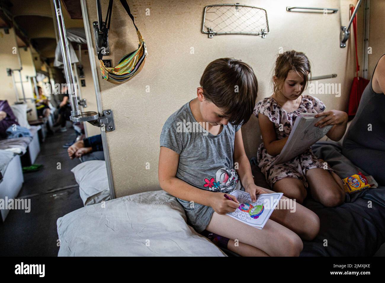 Evacuation train children hi-res stock photography and images - Alamy