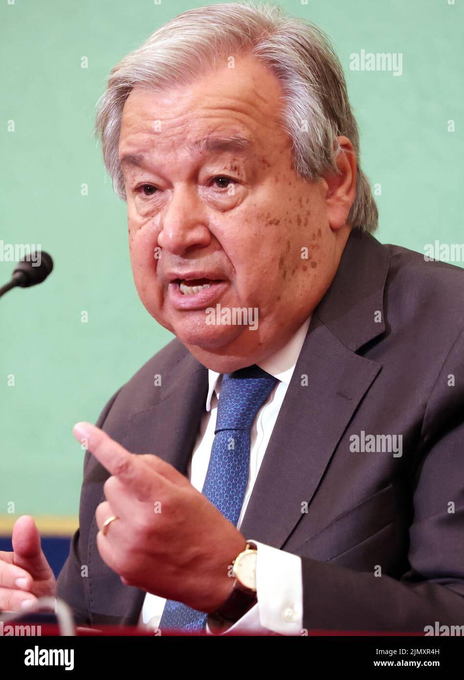 Tokyo, Japan. 8th Aug, 2022. United nations Secretary General Antonio Guterres delivers a speech at the Japan National Press Club in Tokyo on Monday, August 8, 2022. Guterres arrived in Japan on August 5 to attend the A-bomb memorial ceremony in Hiroshima on August 6. Credit: Yoshio Tsunoda/AFLO/Alamy Live News Stock Photo