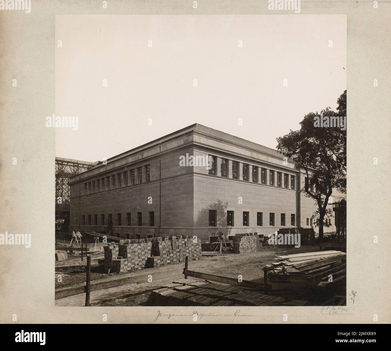 Wolff Fritz (1847-1921), Pergamon Museum on the Museum Island, Berlin (1897-1899): Building view. Photo on cardboard, 42.1 x 50.9 cm (including scan edges) Stock Photo