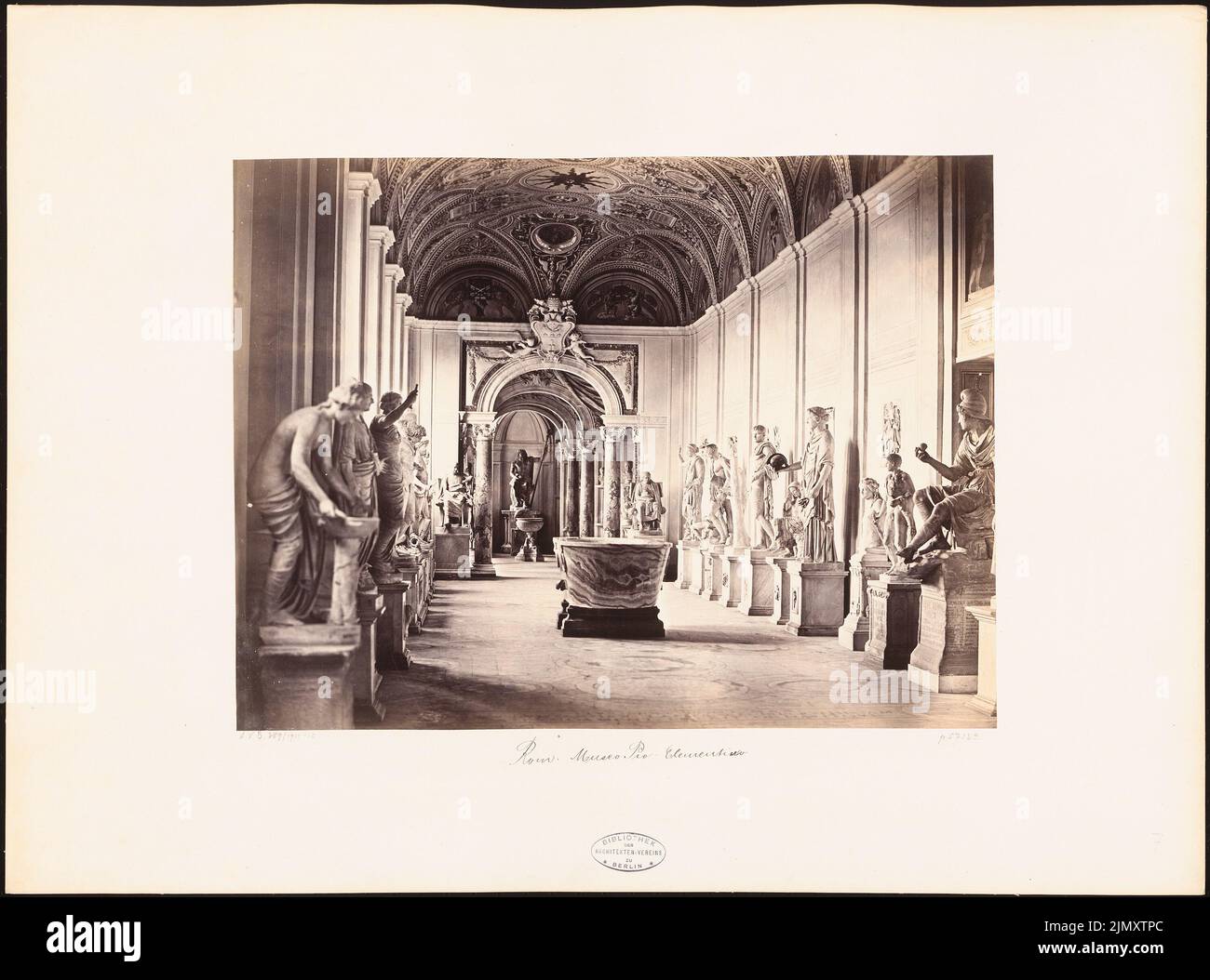 N.N., Museo Pio Clementino, Vatican, Rome (without Dat.): Inner view in the Museo Clementino in the Vatican Museums. Photo on paper, 47.7 x 64.3 cm (including scan edges) Stock Photo