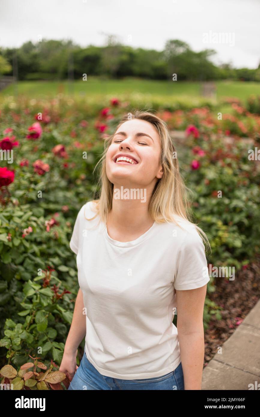 Garden daisy woman hi-res stock photography and images - Alamy