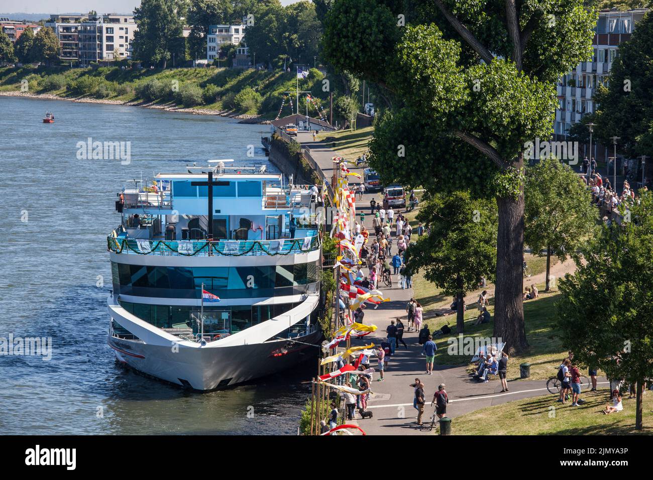 Corpus Christi ship procession Muelheimer Gottestracht on the river Rhine, Cologne, Germany. Fronleichnams-Schiffsprozession Muelheimer Gottestracht a Stock Photo