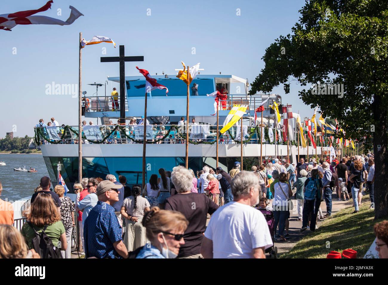 Corpus Christi ship procession Muelheimer Gottestracht on the river Rhine, Cologne, Germany. Fronleichnams-Schiffsprozession Muelheimer Gottestracht a Stock Photo