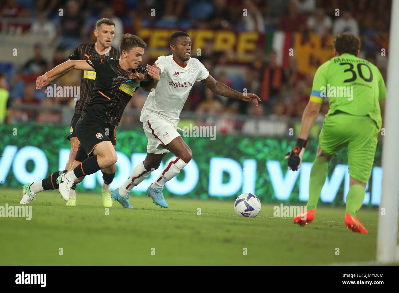 Rome, Italy. 07th Aug, 2022. Rome, Italy 07.08.2022: Wijnaldum during the Pre-Season Friendly 2022/2023 match between AS Roma vs Shakhtar Donetsk at the Olimpic Stadium in Rome on 07 August 2022. Credit: Independent Photo Agency/Alamy Live News Stock Photo