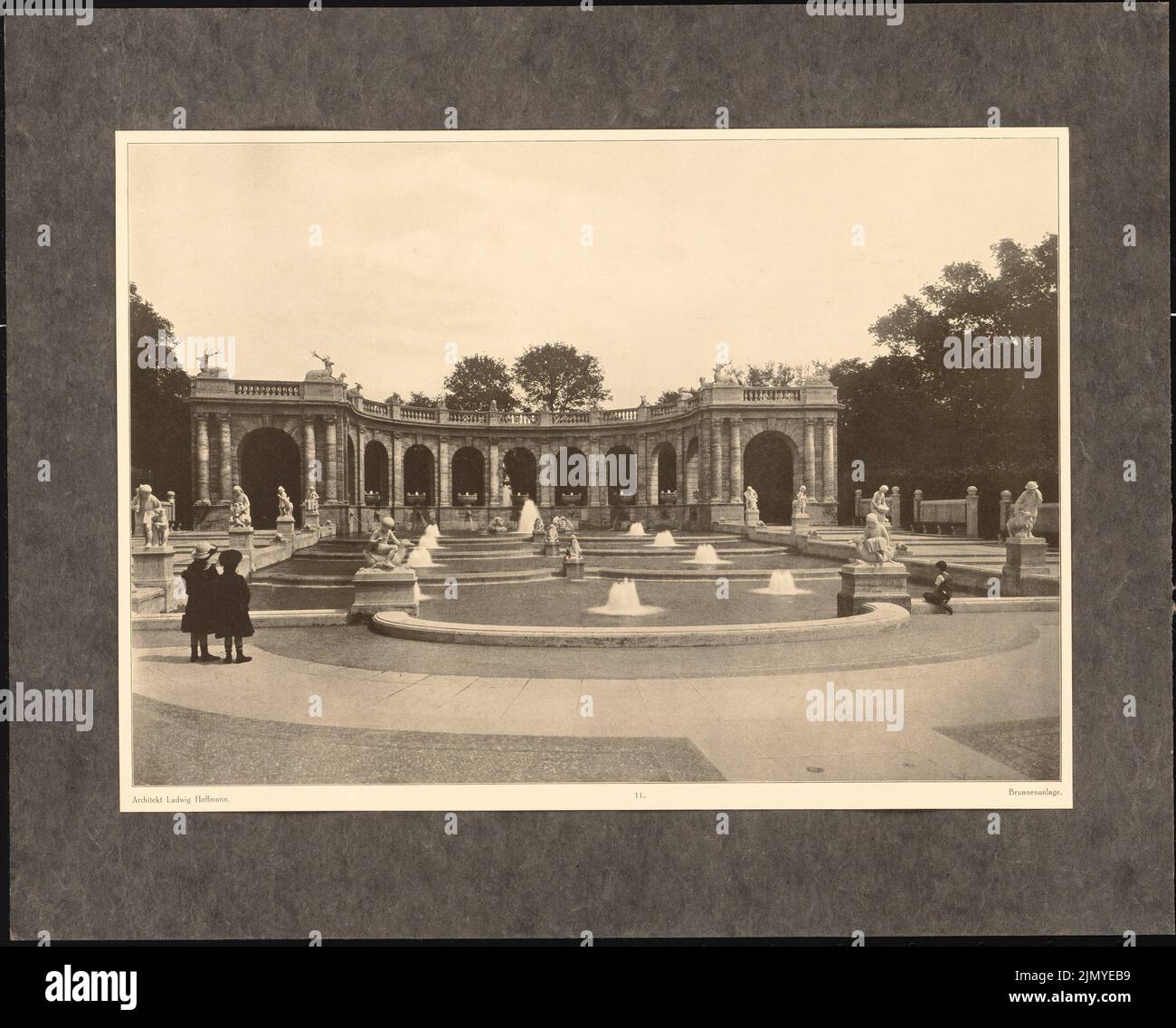 Hoffmann Ludwig (1852-1932), Märchenbrunnen in Berlin-Friedrichshain (1914): (from: Max Osborn, The Märchenbrunnen am Friedrichshain zu Berlin, Tafel 23). Pressure on paper, 33 x 41 cm (including scan edges) Stock Photo