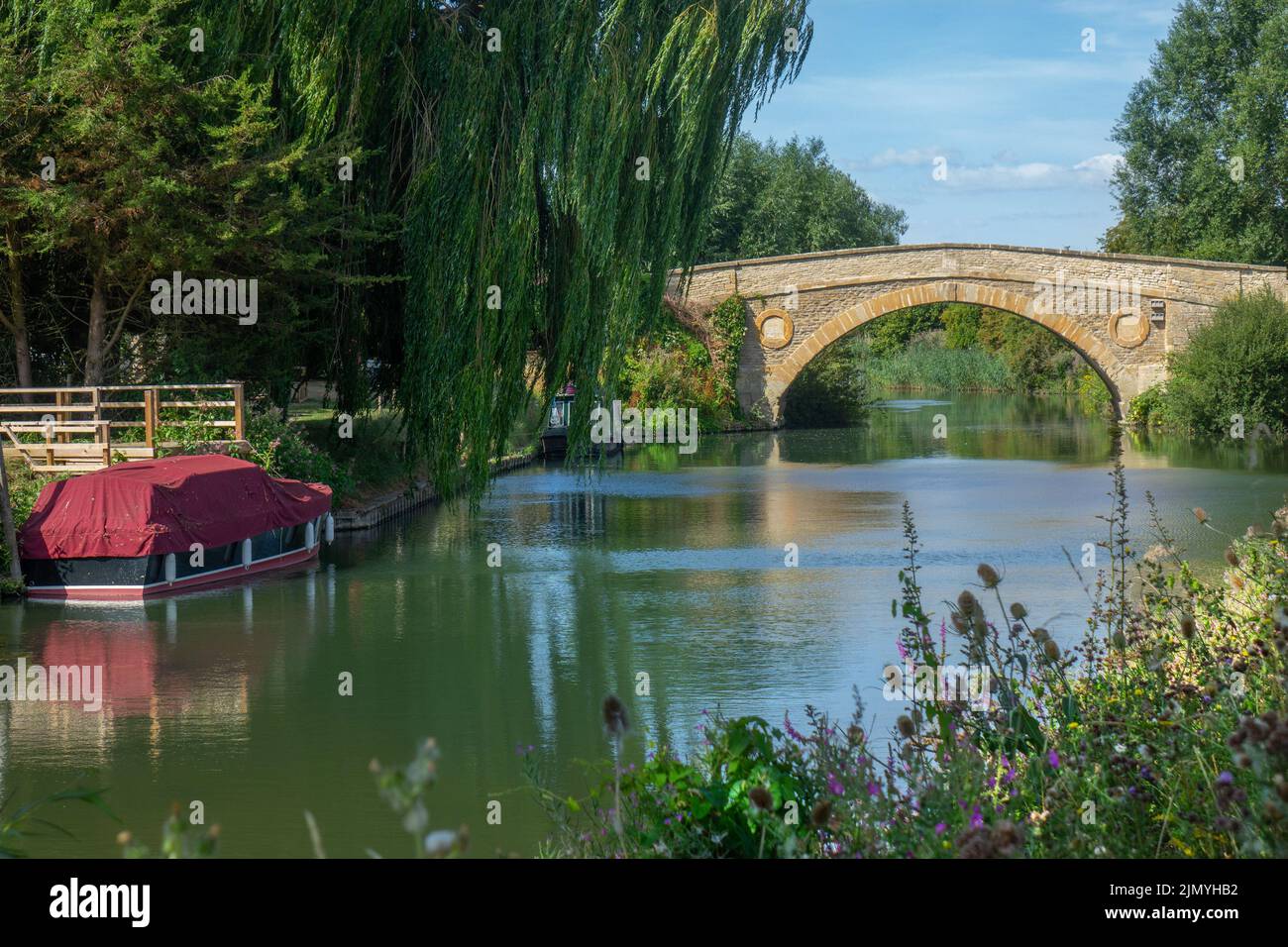 England, Oxfordshire, Tadpole bridge & river Thames Stock Photo