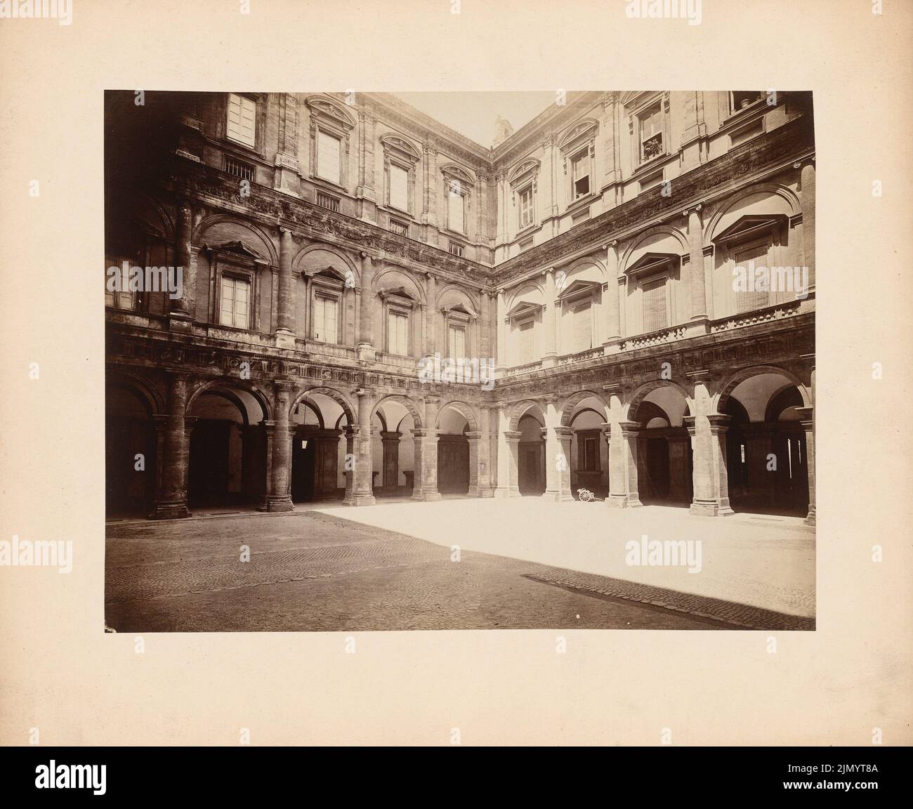 Sangallo of the younger Antonio da, Palazzo Farnese in Rome (without dat.): Inner courtyard. Photo, 27.2 x 33.2 cm (including scan edges) Stock Photo