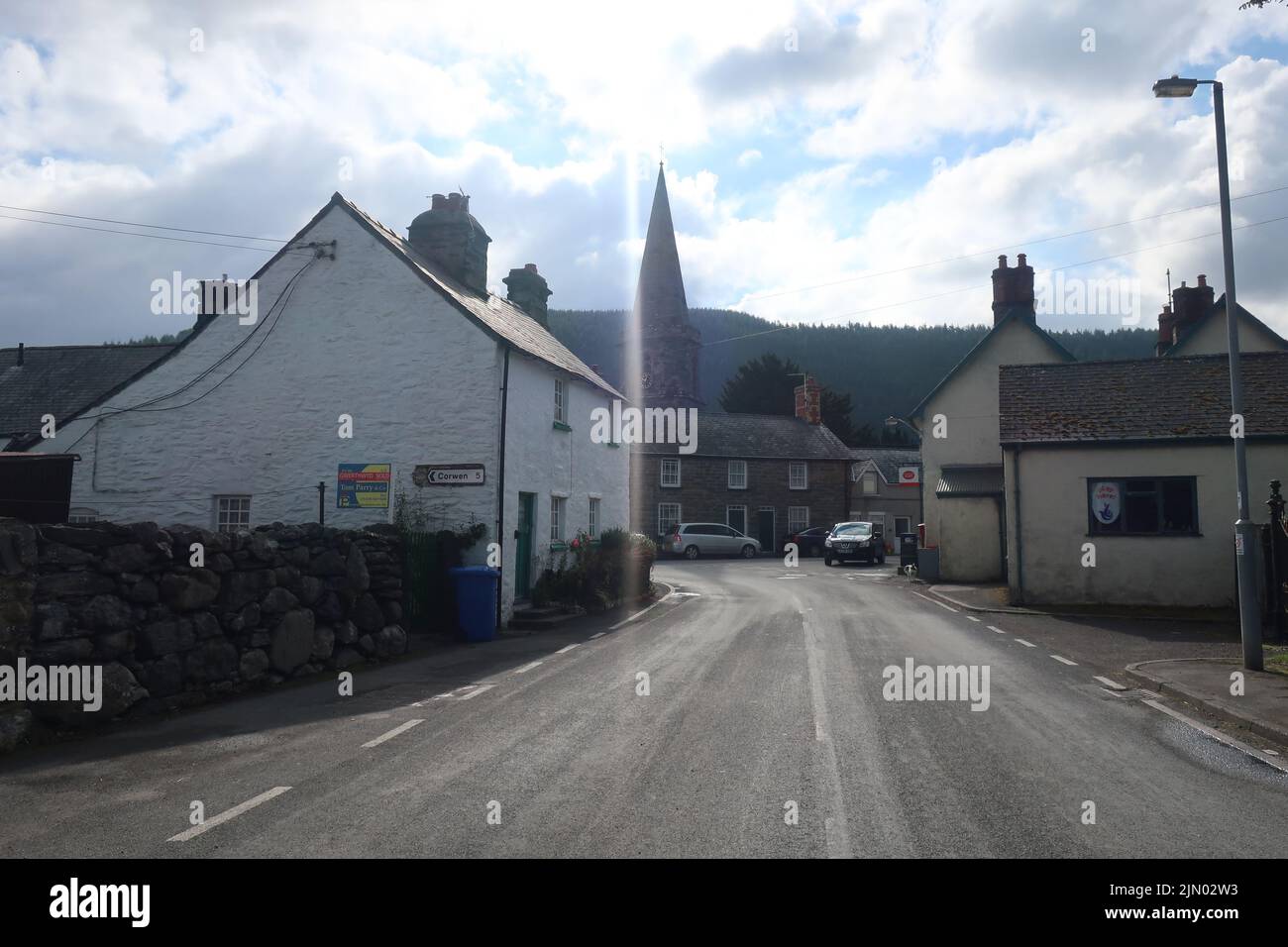 A UFO sighting on Cadair Berwyn and Cadair Bronwen from The village of