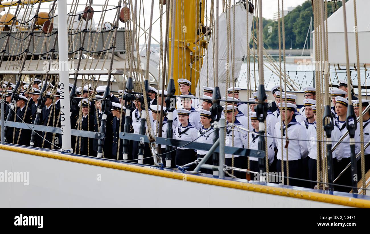 08 August 2022, Schleswig-Holstein, Kiel: Crew members stand on board the 'Gorch Fock'. The sail training ship set off on a training voyage on August 8, 2022, and is expected back in its home port of Kiel at the end of September. Photo: Frank Molter/dpa Stock Photo