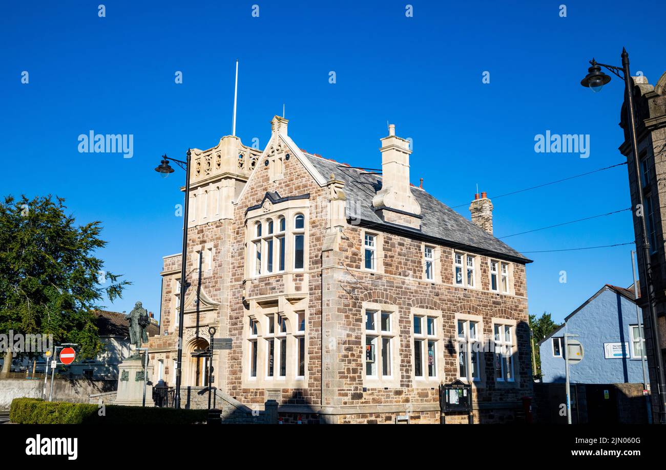 Passmore Edwards Library with a statue of Richard Trevithick outside in Camborne, Cornwall,uk Stock Photo