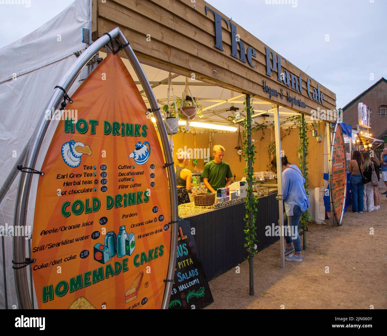 Vegan and vegetarian pop up cafe, The Plant Cafe, food, eating outdoors, al fresco Stock Photo