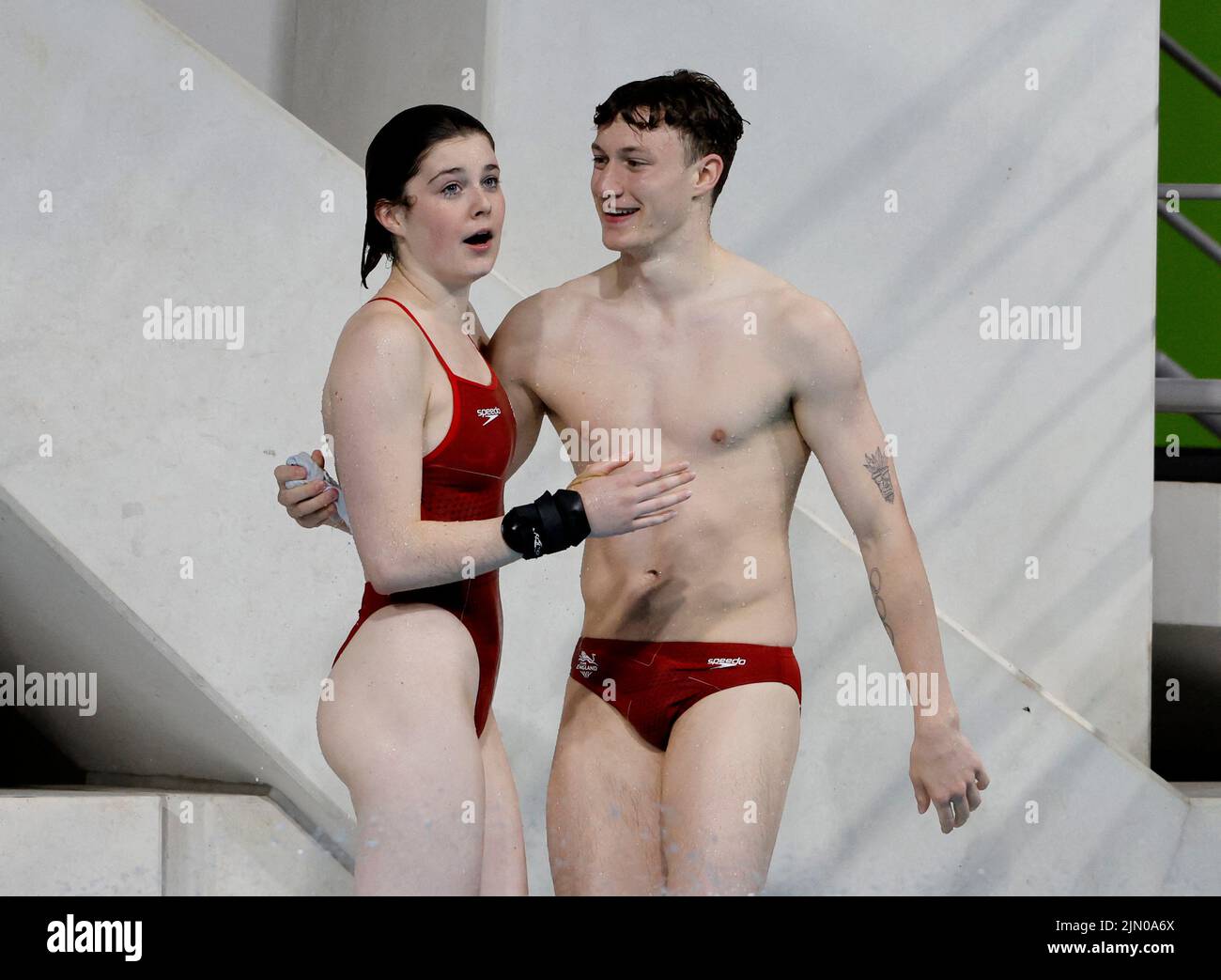Commonwealth Games - Diving - Mixed Synchronised 10m Platform - Final - Sandwell Aquatics Centre, Birmingham, Britain - August 8, 2022 England's Noah Oliver Williams and Andrea Spendolini Sirieix celebrate after winning gold REUTERS/Stefan Wermuth Stock Photo