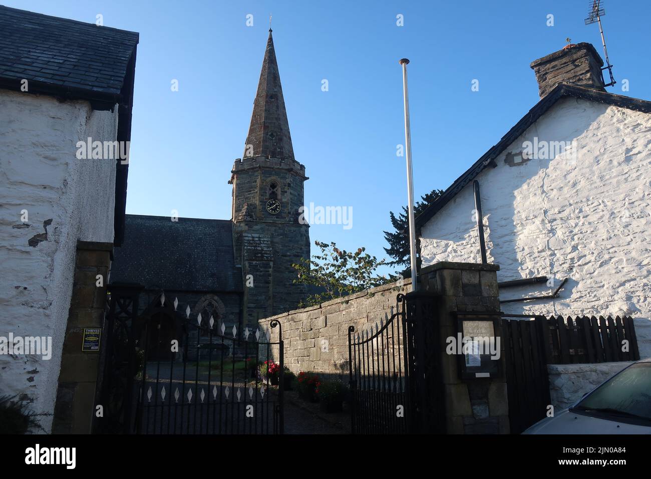 A UFO sighting on Cadair Berwyn and Cadair Bronwen from The village of