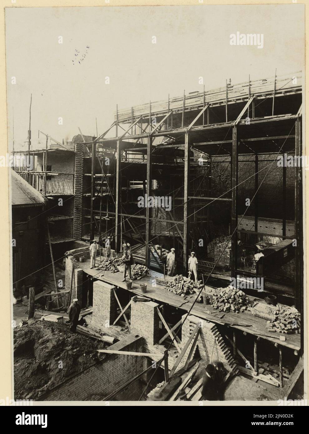 Punitzer Martin (1889-1949), Roxy-Palast, Berlin-Schöneberg (1929): View of the construction site. Photo on cardboard, together with Inv.No. F 5818, 23 x 17.5 cm (including scan edges) Punitzer Martin  (1889-1949): Roxy-Palast, Berlin-Schöneberg Stock Photo