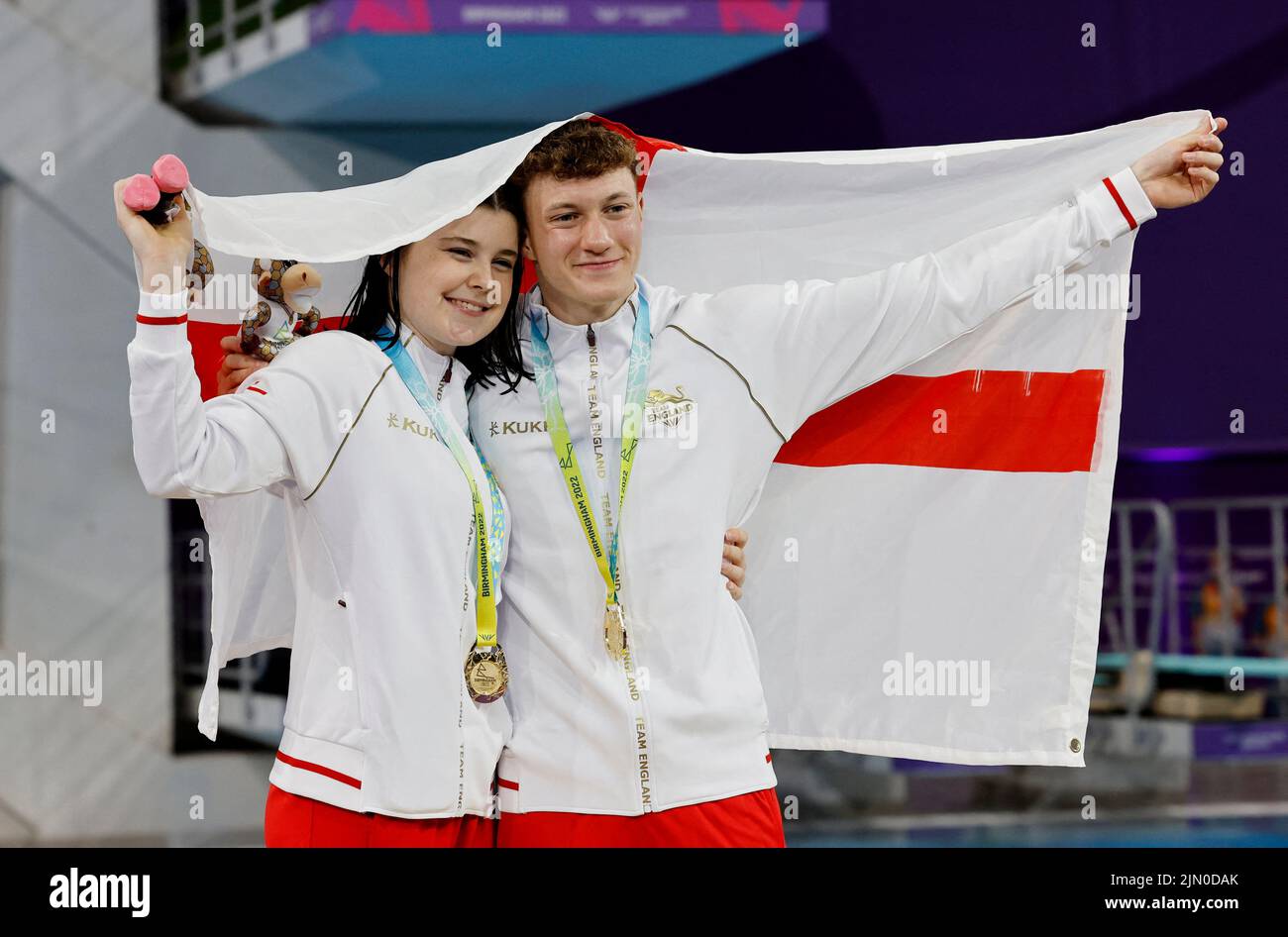Commonwealth Games - Diving - Mixed Synchronised 10m Platform - Medal Ceremony - Sandwell Aquatics Centre, Birmingham, Britain - August 8, 2022 Gold medallists England's Andrea Spendolini Sirieix and Noah Oliver Williams celebrate on the podium during the medal ceremony REUTERS/Stefan Wermuth Stock Photo