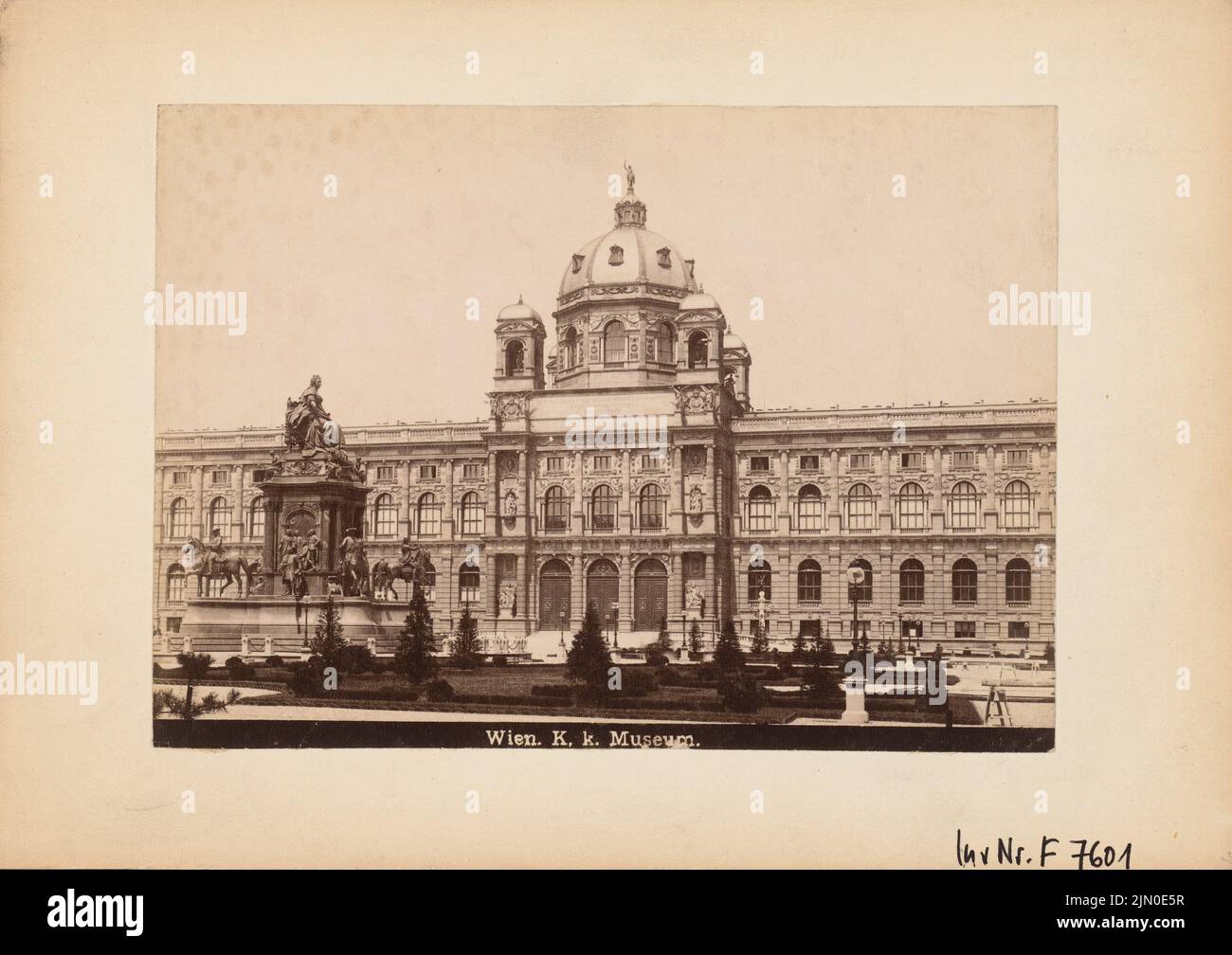 Semper Gottfried (1803-1879), Natural History Museum in Vienna (without dat.): View. Photo on cardboard, 14.1 x 19.9 cm (including scan edges) Semper Gottfried  (1803-1879): Naturhistorisches Museum, Wien Stock Photo