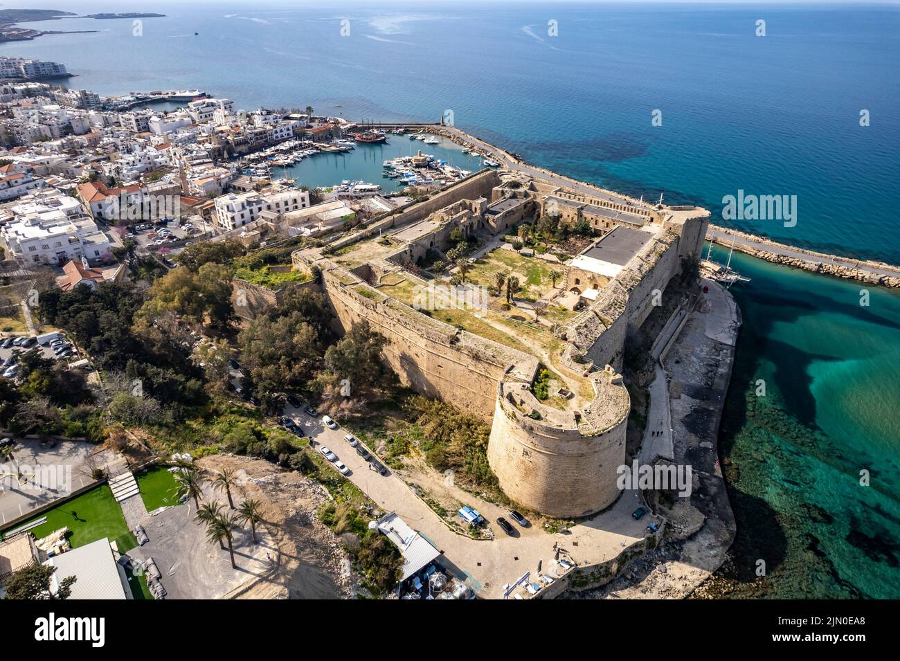Festung und Hafen von Kyrenia oder Girne aus der Luft, Türkische Republik Nordzypern, Europa  |   Kyrenia Castle and harbour aerial view, Kyrenia or Stock Photo