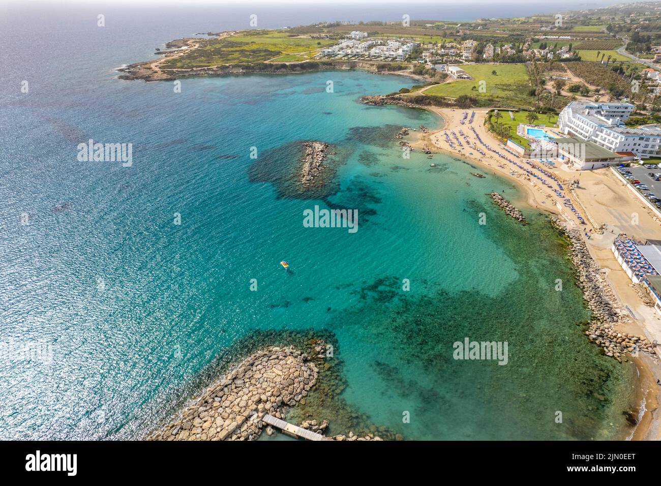 Laourou  Strand in Coral Bay aus der Luft gesehen, Zypern, Europa  |   Aerial view of Coral Bay Laourou  beach, Cyprus, Europe Stock Photo