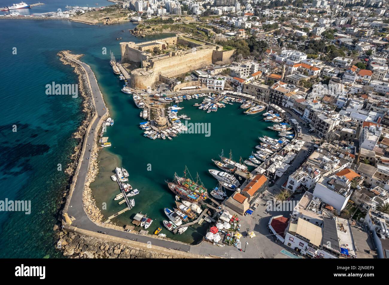 Festung und Hafen von Kyrenia oder Girne aus der Luft, Türkische Republik Nordzypern, Europa  |   Kyrenia Castle and harbour aerial view, Kyrenia or Stock Photo