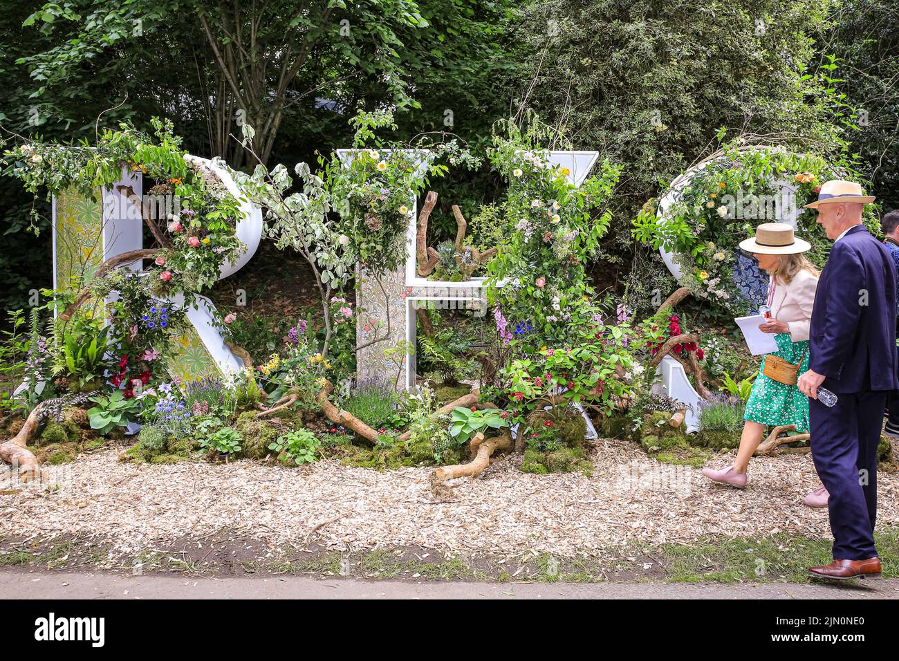 Joe Swift, BBC Gardener's World presenter at the RHS - Royal Horticultural Society decorated letters, Chelsea Flower Show Stock Photo