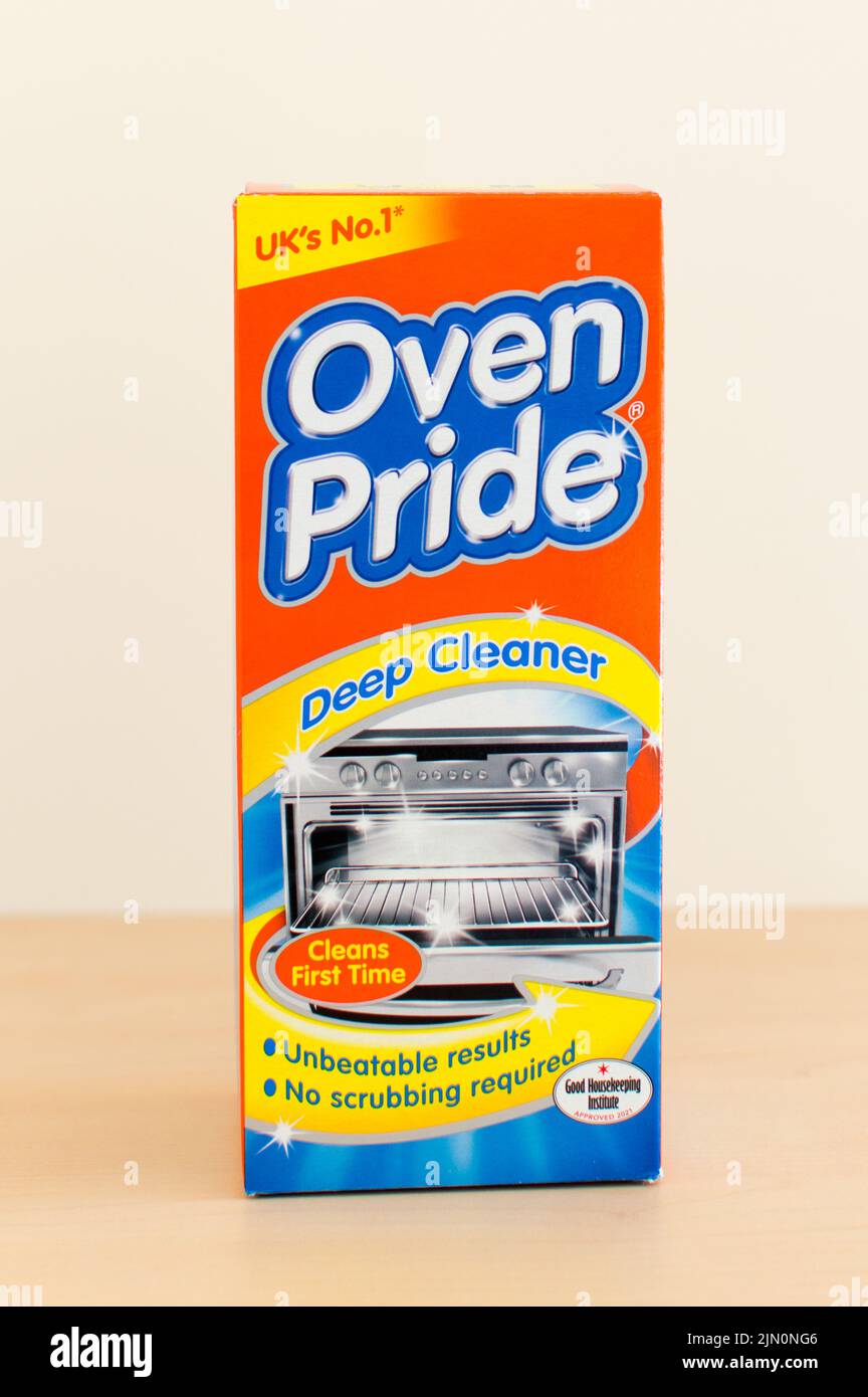 Oven pride single use all in one oven deep cleaning product Stock Photo