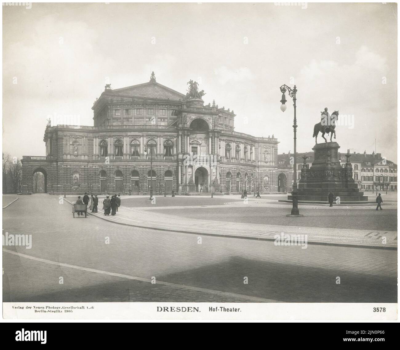 Semper Gottfried (1803-1879), Opera, Dresden (1905): front view of the Hof Theater. Photo, 19.7 x 24.4 cm (including scan edges) Semper Gottfried (1803-1879): Oper, Dresden (1905) Stock Photo