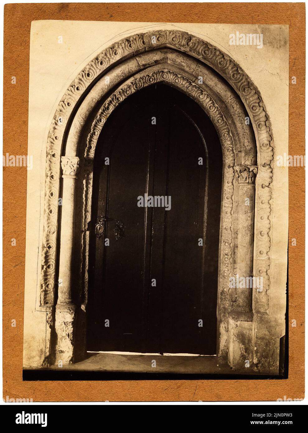 Unknown photographer, portal, bari (?) (Without dat.): pointed arch portal (Apulian-Staufish?). Photo on cardboard, 26.7 x 20.3 cm (including scan edges) unbek. Fotograf : Portal, Bari (?) (ohne Dat.) Stock Photo