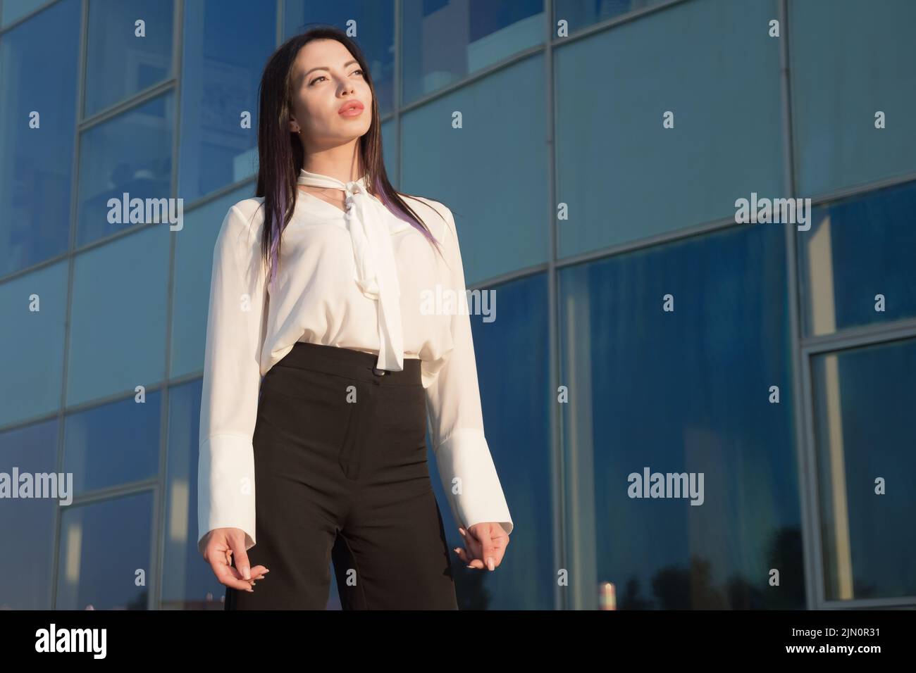 Business woman walk hi-res stock photography and images - Alamy