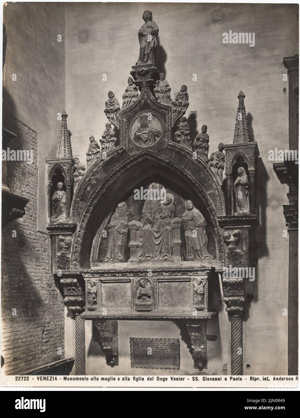 Anderson (1813-1877), SS. Giovanni e Paolo, Venice. Tomb for wife and daughter of the Dogen Venier (without dat.): View of the monument. Photo, 26.6 x 20.4 cm (including scan edges) Anderson  (1813-1877): SS. Giovanni e Paolo, Venedig. Grabmal für Ehefrau und Tochter des Dogen Venier (ohne Dat.) Stock Photo