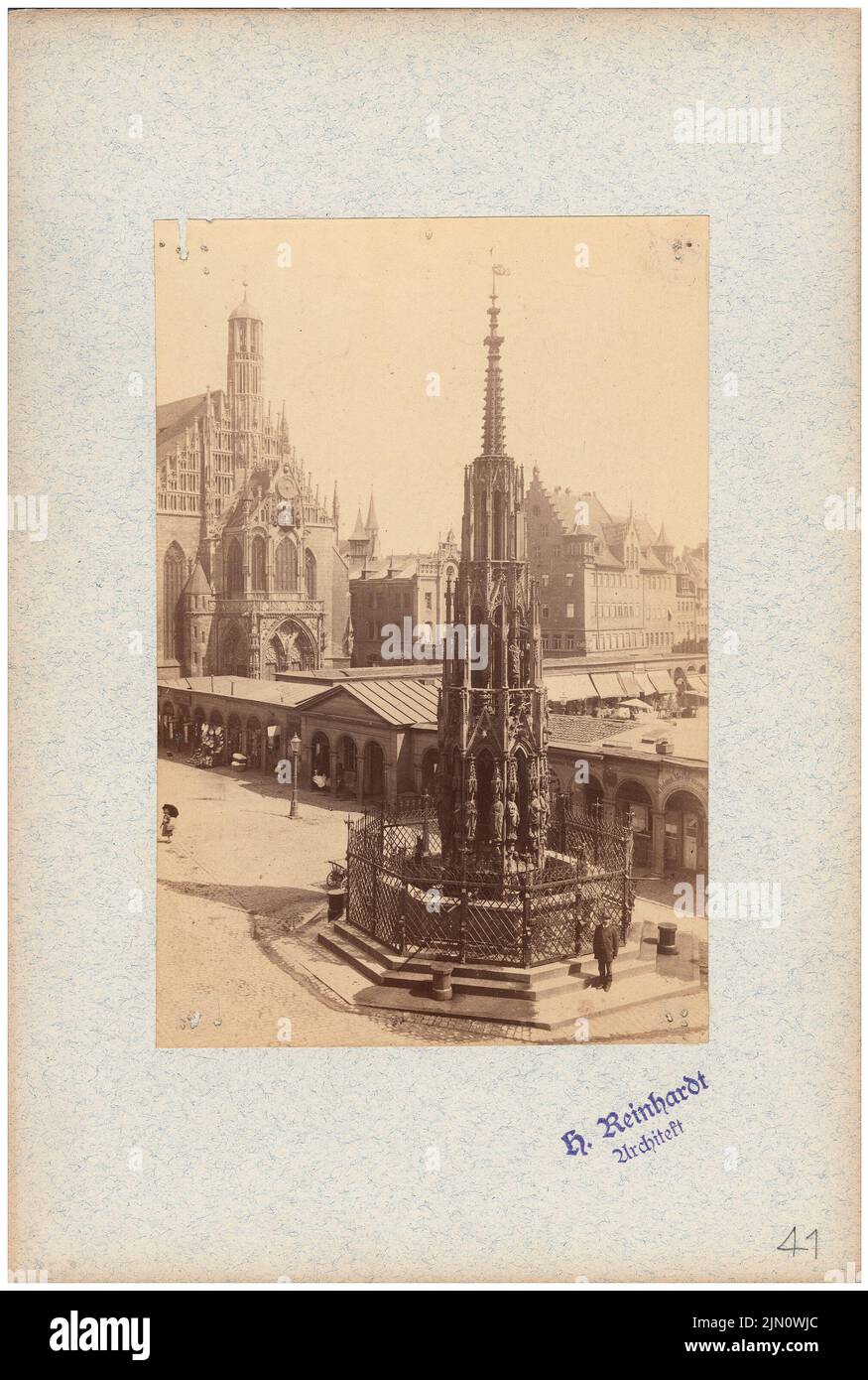 Unknown photographer, beautiful fountain in Nuremberg (without date): View. Photo on cardboard, 24.5 x 16.5 cm (including scan edges) unbek. Fotograf : Schöner Brunnen in Nürnberg (ohne Dat.) Stock Photo
