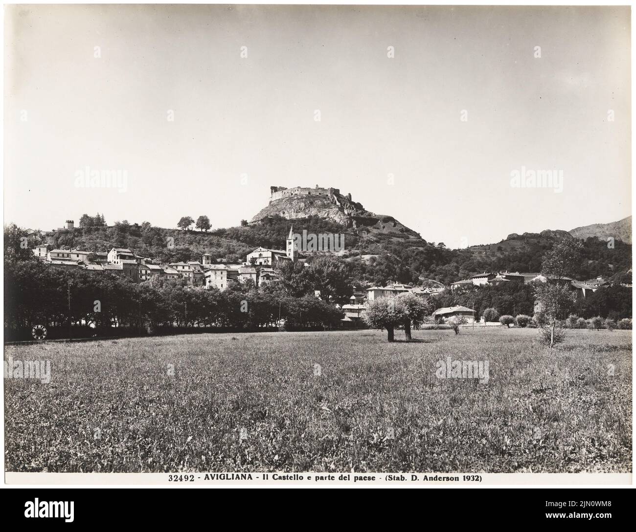Unknown photographer, view of Avigliana (without dat.): Burg and city view. Photo, 20.2 x 26.3 cm (including scan edges) unbek. Fotograf : Ansicht von Avigliana (ohne Dat.) Stock Photo